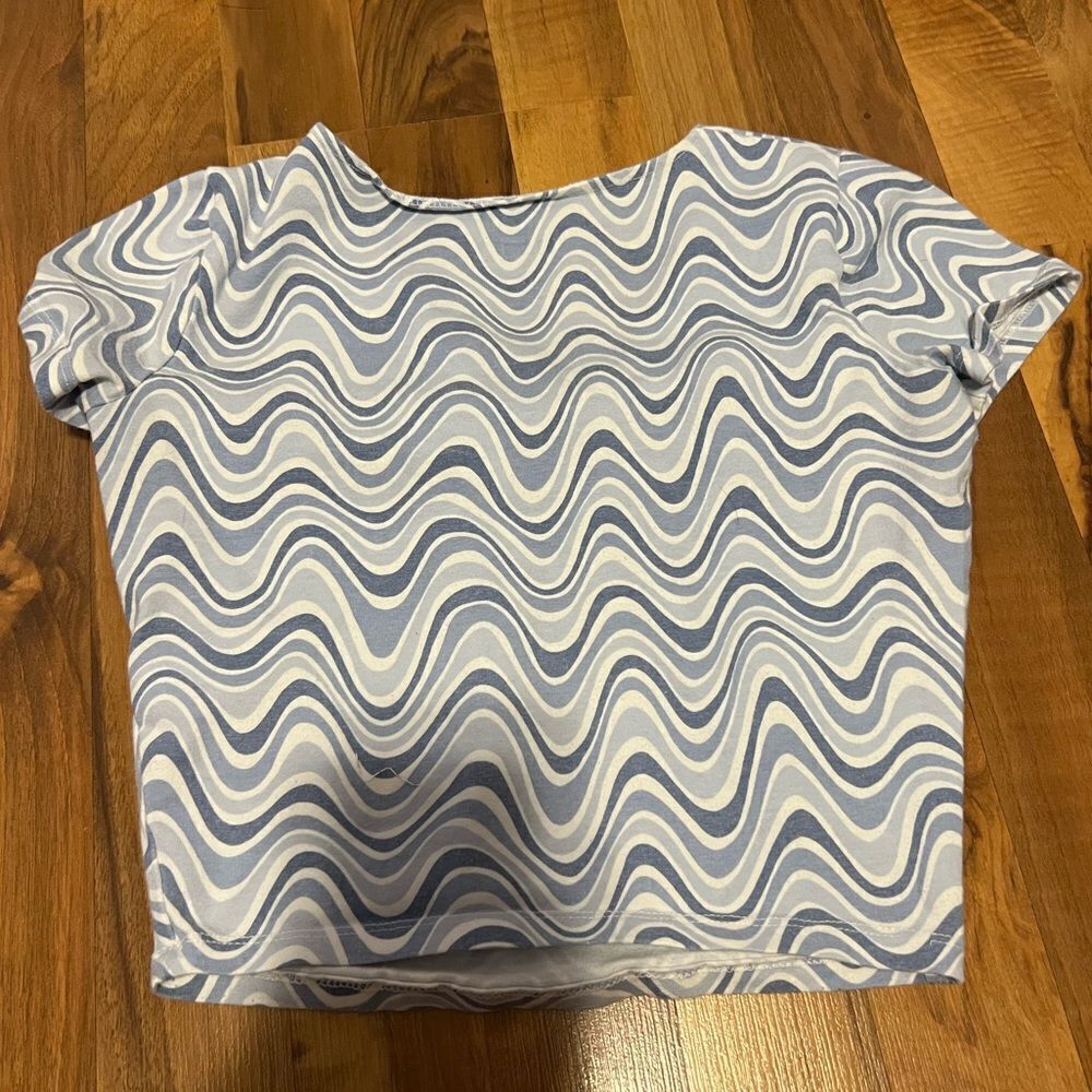 Hollister Pattern Crop Top - Picture 2 of 3
